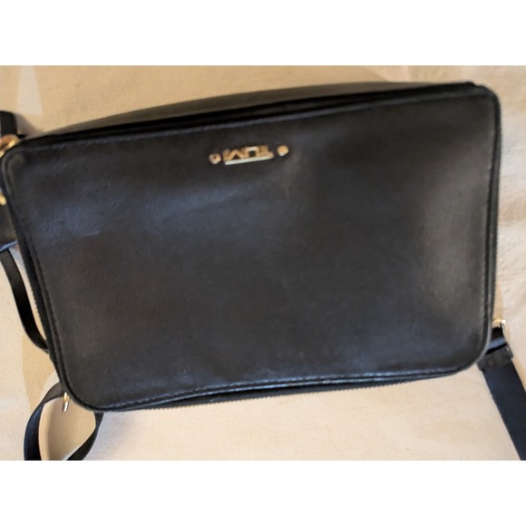 Tumi Black Leather Zip Around Crossbody Bag Gold Hardware - Picture 4 of 15